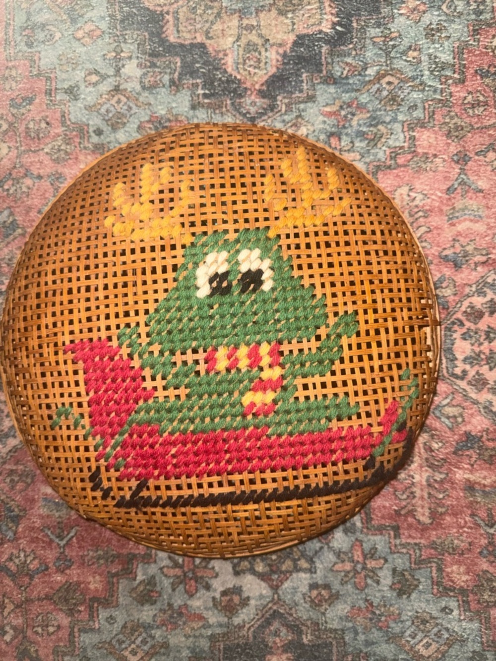 Handcrafted Green Frog Reptile Décor Cross-Stitch Accent